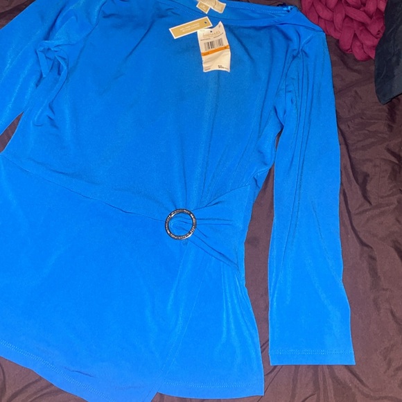 Michael Kors Women's Ring Twist Asymmetrical-Hem Top - Picture 9 of 15